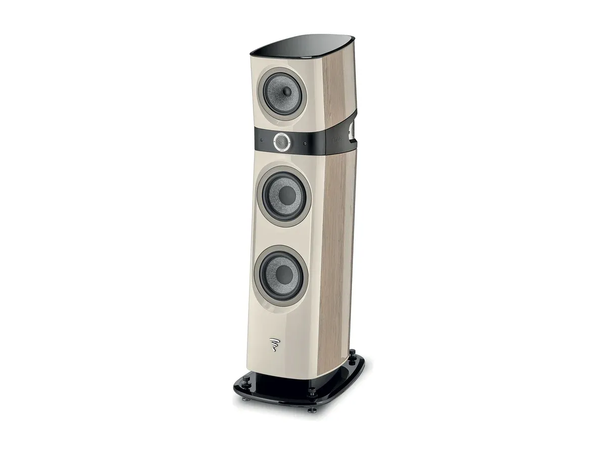 Focal Sopra N°2 in Light Oak, Ansicht schräg von vorn